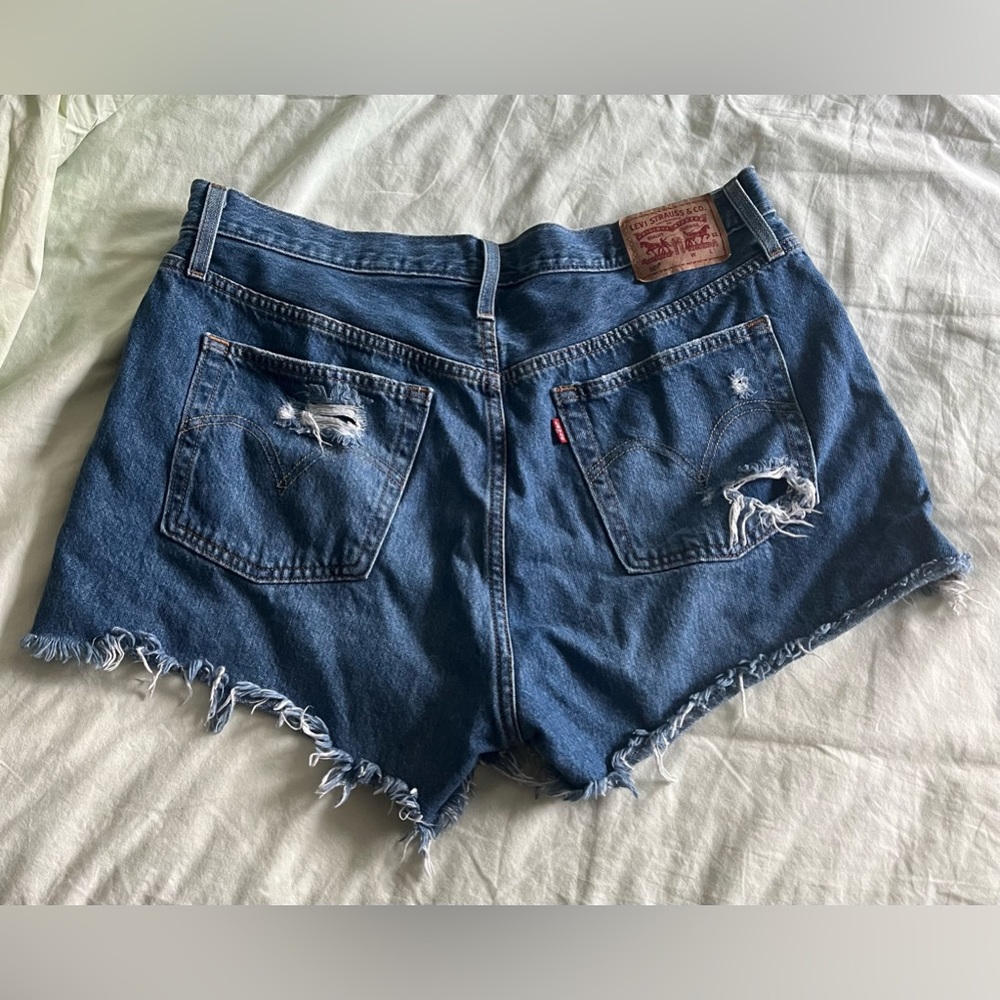 Levis 501 cutoff shorts